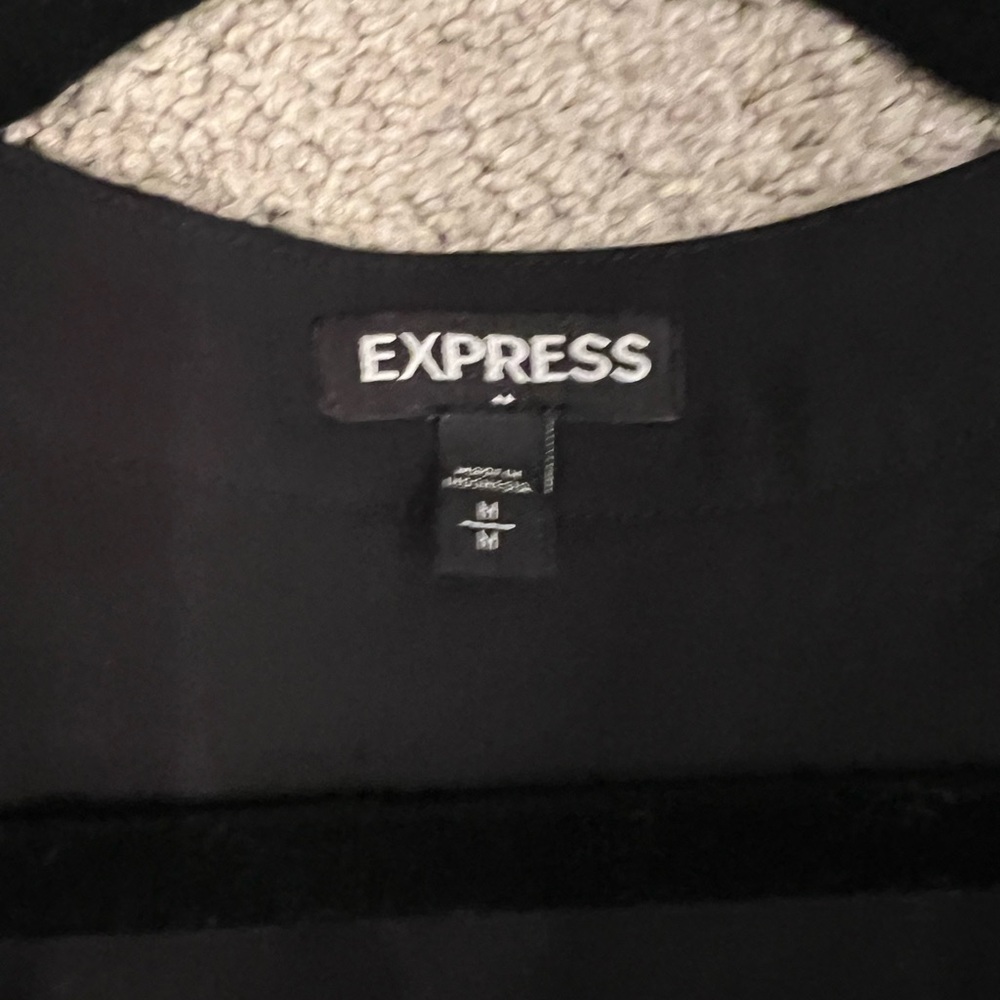 Express Women's Black V-Neck Top - Picture 4 of 4